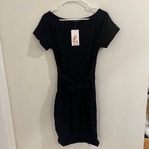 Black dress with tie and pockets